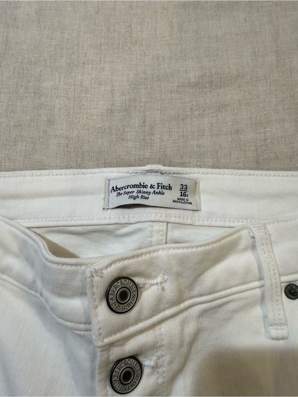 Abercrombie & Fitch White Skinny Ankle Jeans